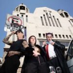 Gloory Hole frente a un edificio