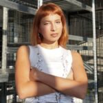 Imaina mirando de brazos cruzados