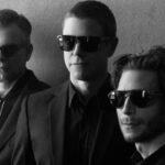 Interpol con lentes de sol en blanco y negro