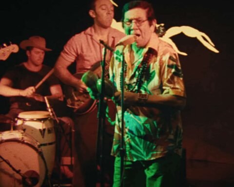 Los Mirlos y La Lom en el escenario