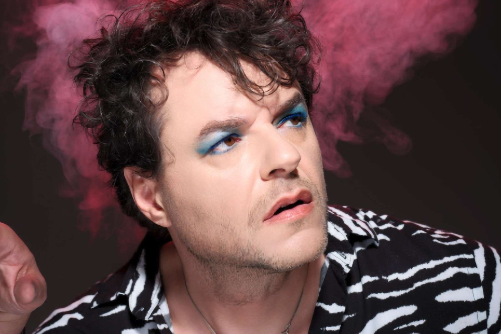 Matías Aguayo mirando hacia arriba