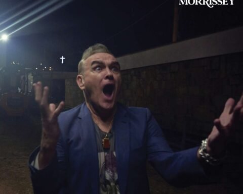 Morrissey en la portada de Make Up Is A Lie
