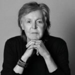 Paul McCartney en retrato a blanco y negro