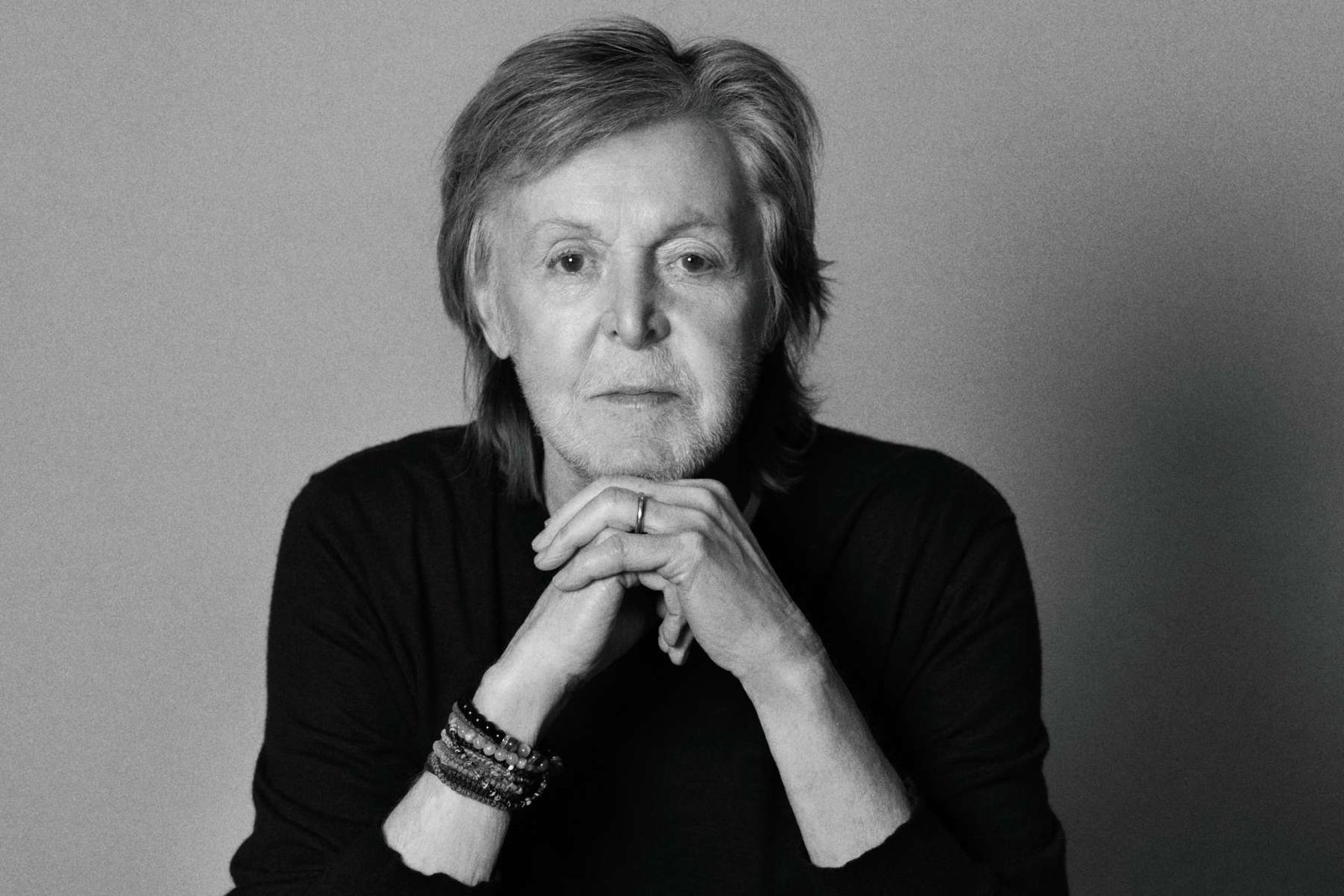 Paul McCartney en retrato a blanco y negro