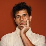 Pere con fondo granate