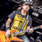 Phil Campbell sobre el escenario