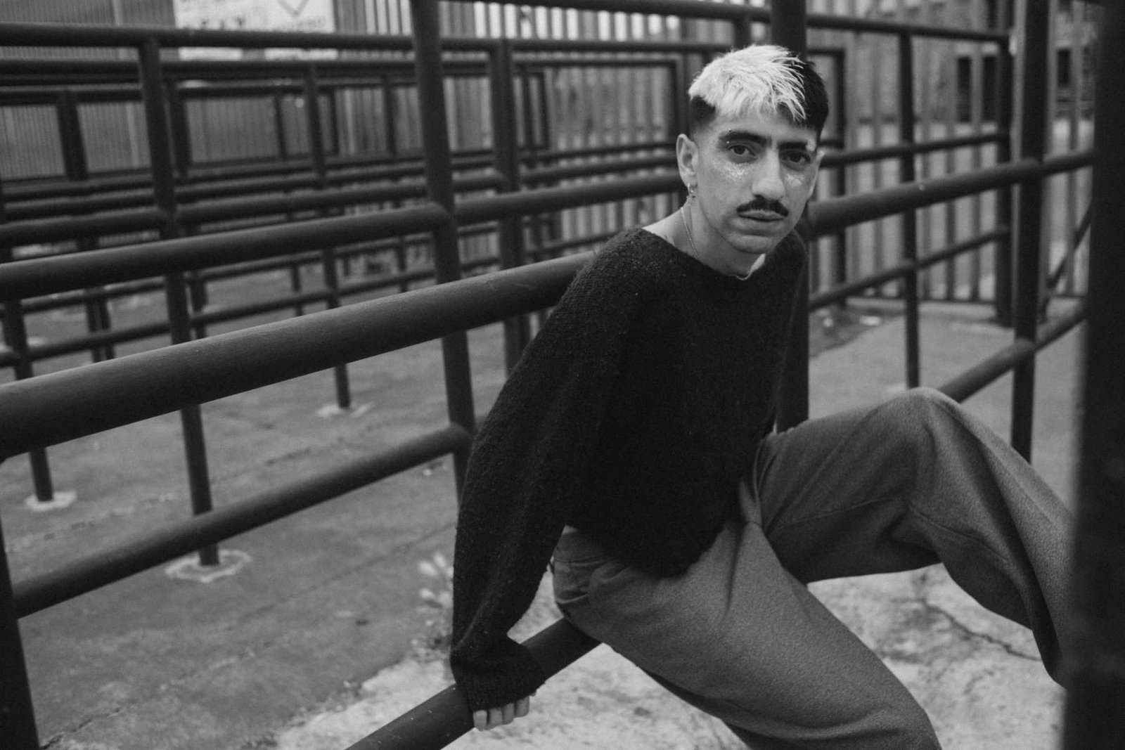 Planeta No sentado en una tribuna