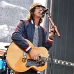 Richard Ashcroft sobre el escenario