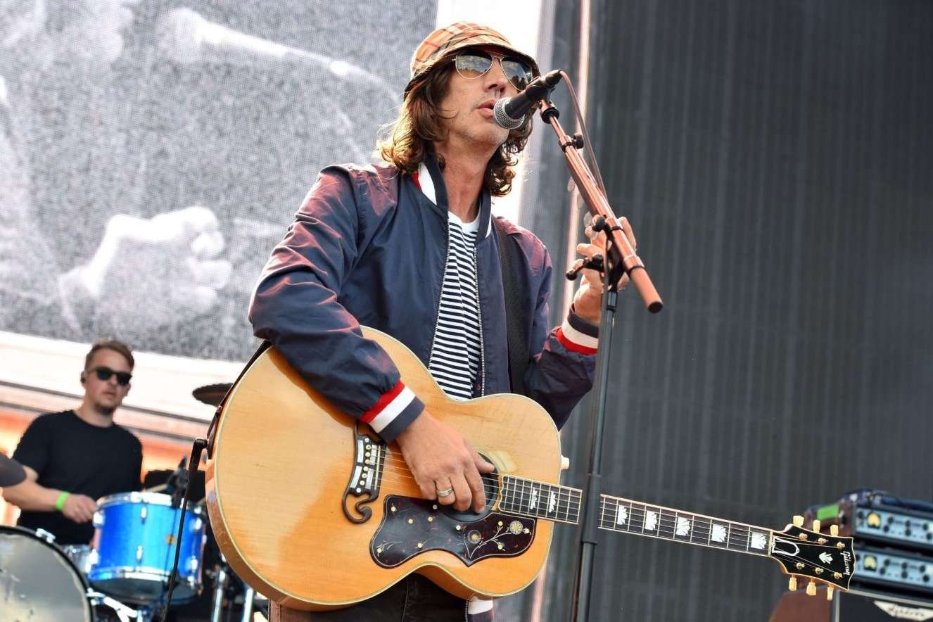 Richard Ashcroft sobre el escenario