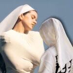 Rosalía con el merch de su Lux Tour