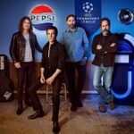 The Killers con una rocola de Pepsi
