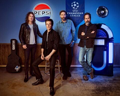 The Killers con una rocola de Pepsi