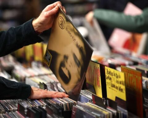 Ventas de vinilo en una discotienda