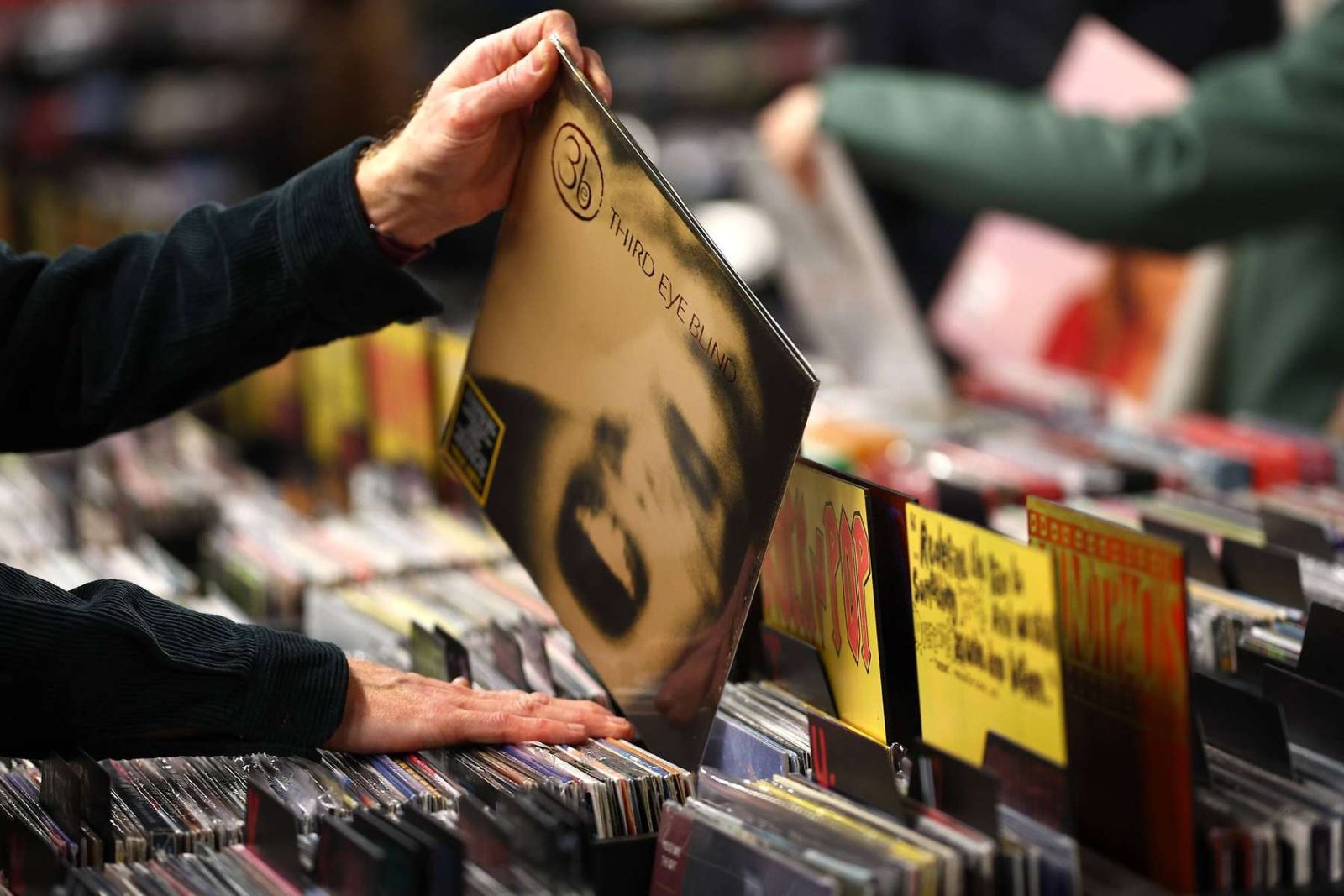 Ventas de vinilo en una discotienda