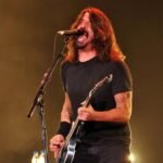 Dave Grohl sobre el escenario