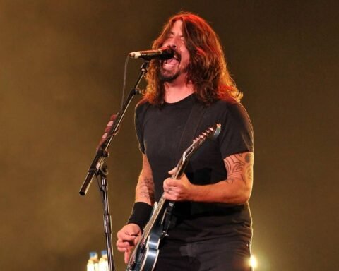 Dave Grohl sobre el escenario
