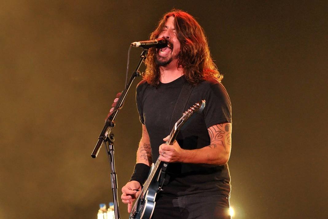 Dave Grohl sobre el escenario