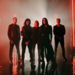 Evanescence en retrato con luces rojas