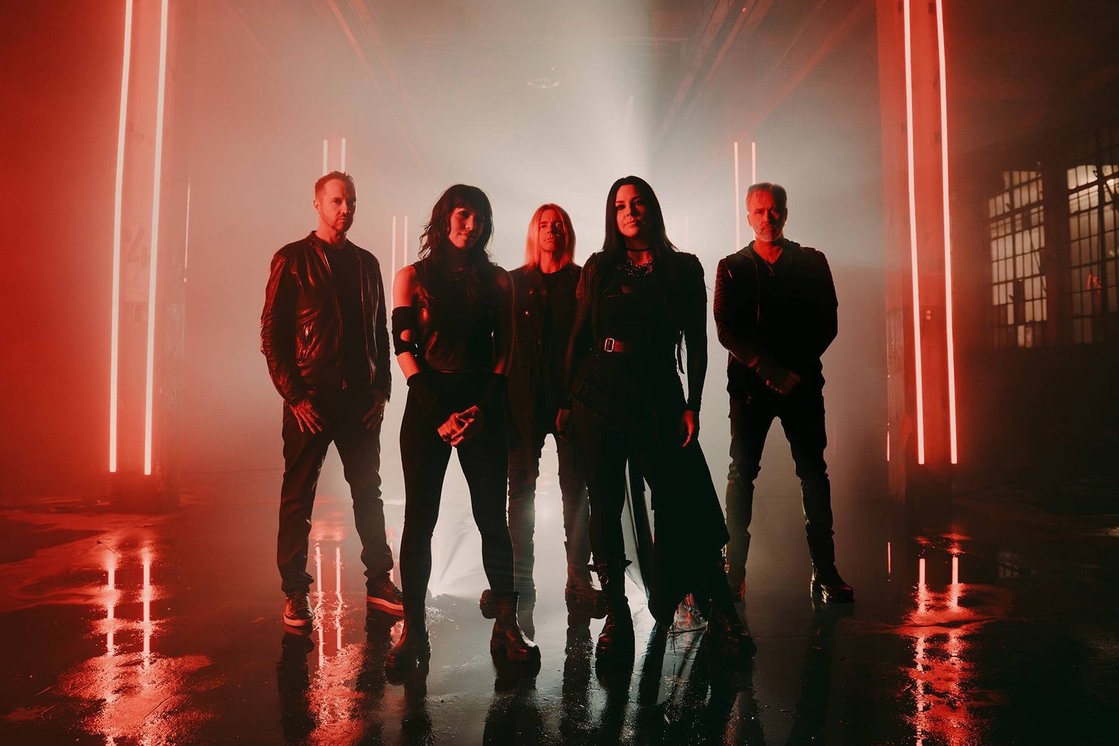 Evanescence en retrato con luces rojas