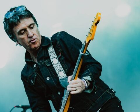 Johnny Marr en el escenario