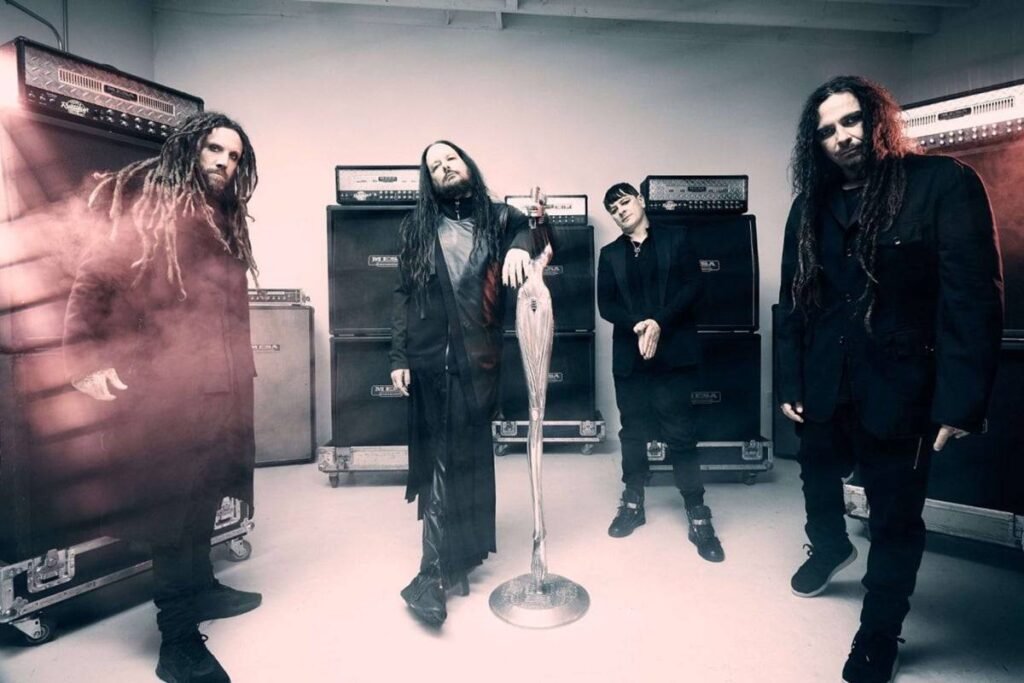 Korn en un estudio con amplificadores
