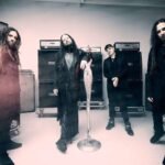 Korn en un estudio con amplificadores