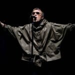 Liam Gallagher con Oasis en el escenario