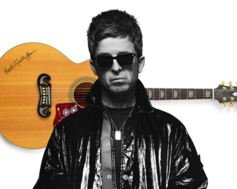 Noel Gallagher con su Epiphone acústica