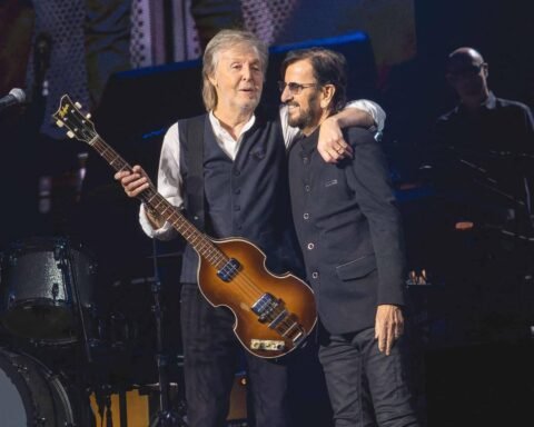 Paul McCartney y Ringo Starr en el escenario