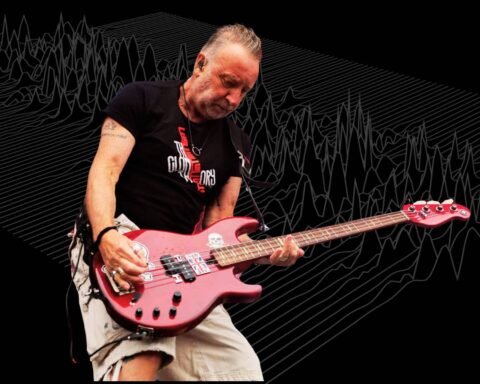 Peter Hook sobre el escenario