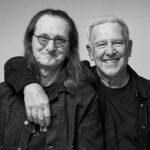 Rush con Lee y Lifeson abrazados