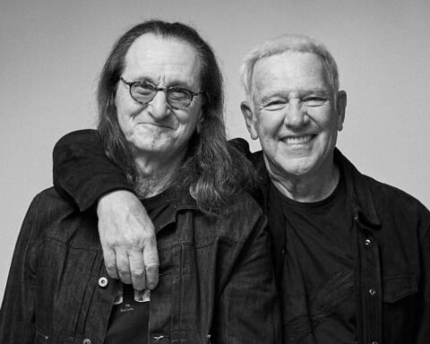 Rush con Lee y Lifeson abrazados