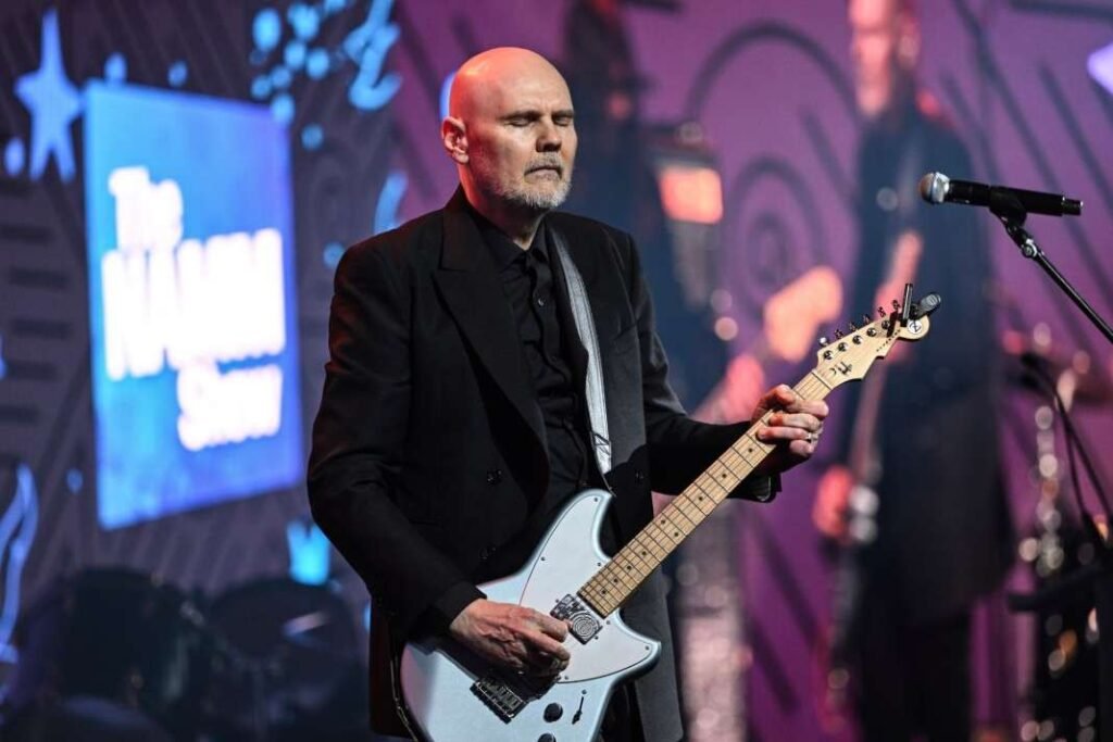 Billy Corgan sobre el escenario con Smashing Pumpkins