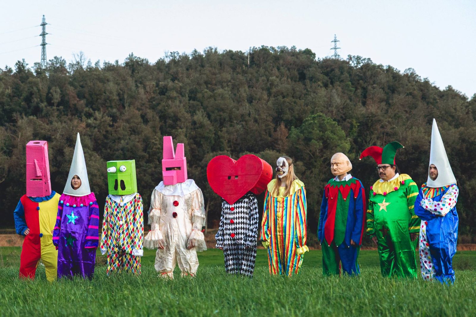 Funky Munchies posando en un campo