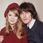 George Harrison abrazando a Pattie Boyd