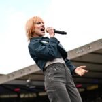 Hayley Williams sobre el escenario