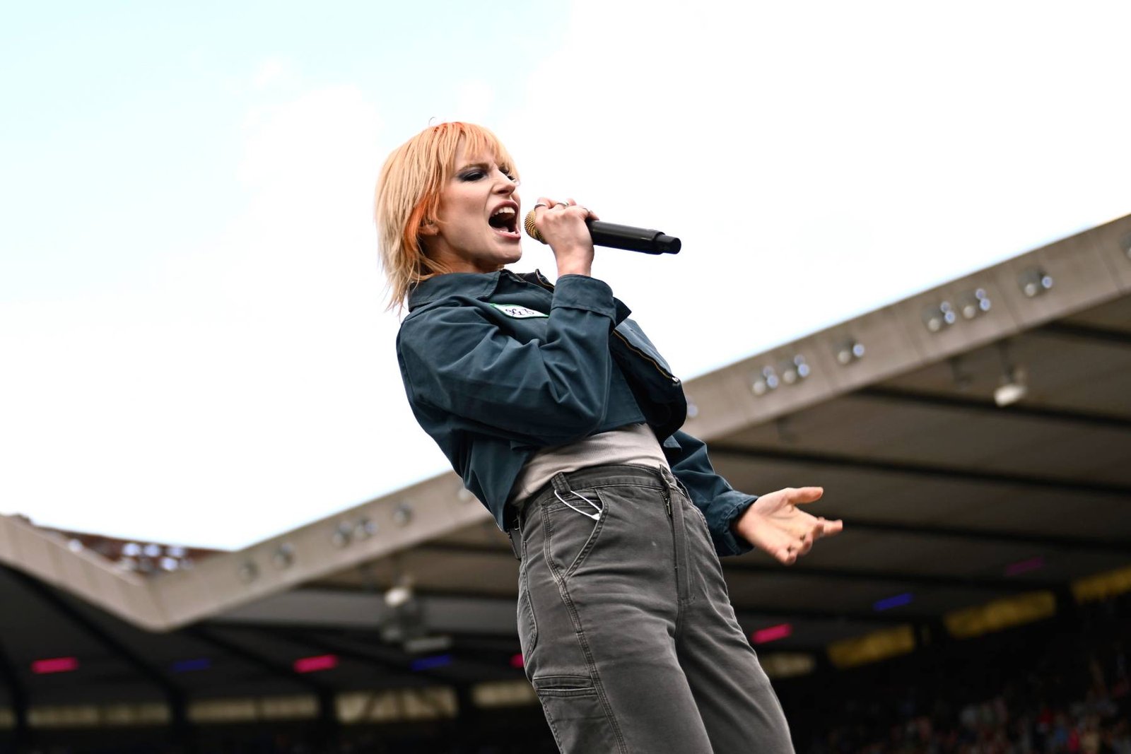 Hayley Williams sobre el escenario