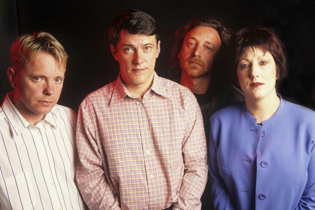 New Order posando como cuarteto
