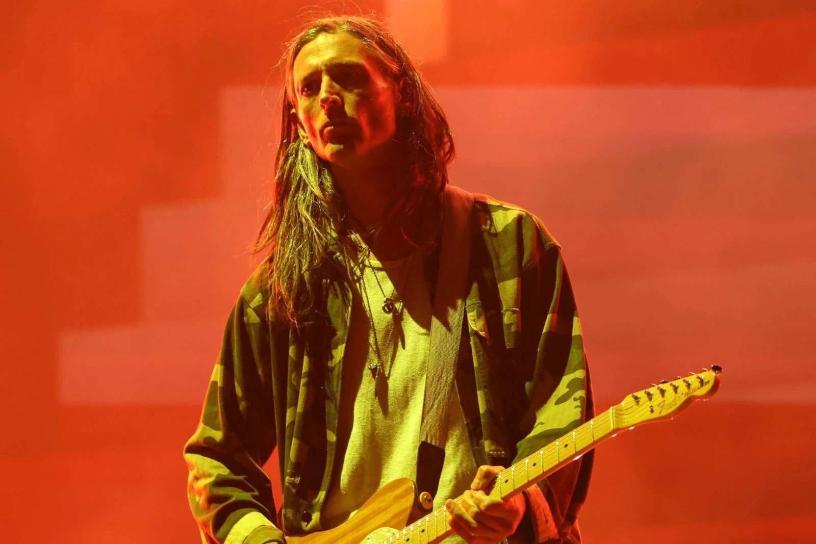 Nick Valensi de The Strokes en el escenario