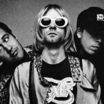 Nirvana con Kurt Cobain en el centro posando en 1993