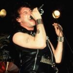 Paul Di'Anno en el escenario con Iron Maiden