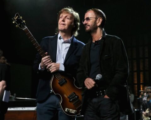 Paul McCartney y Ringo Starr en el escenario