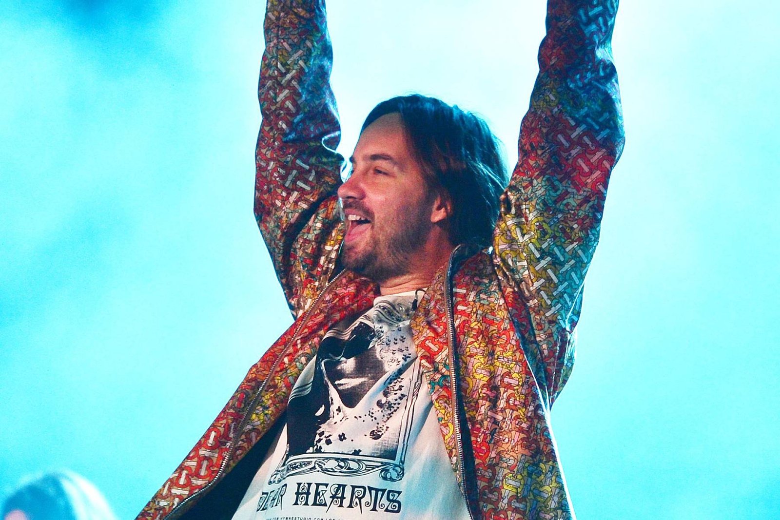 Kevin Parker de Tame Impala en el escenario