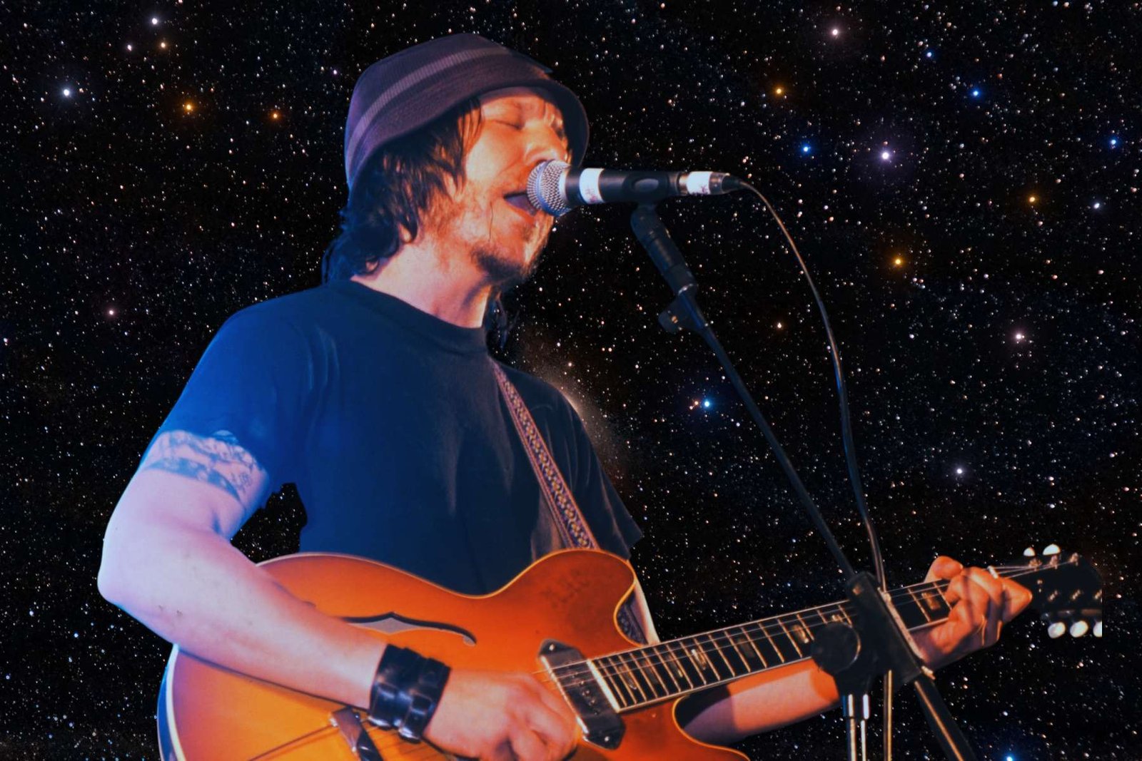 Elliott Smith con su guitarra