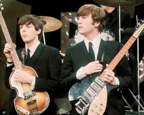 John Lennon y Paul McCartney en concierto con The Beatles