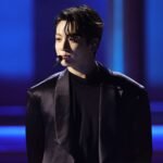 Jungkook sobre el escenario