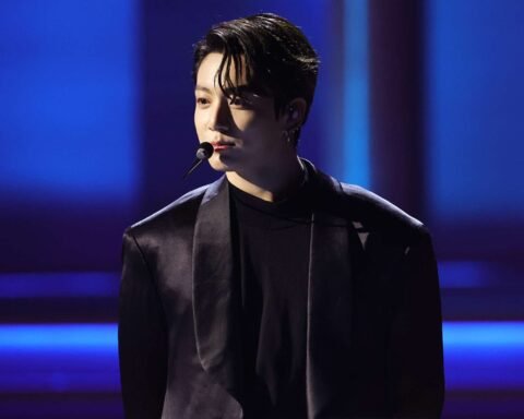 Jungkook sobre el escenario