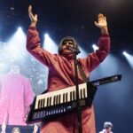 Oliver Tree con su sintetizador en el escenario