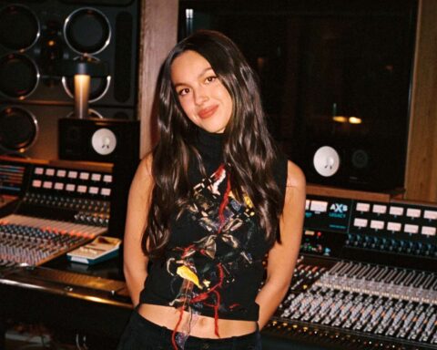 Olivia Rodrigo en el estudio de grabación