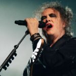 Robert Smith de The Cure en el escenario